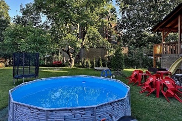 Chalupa s baz�nem - �ern� hora - Krkono�e