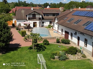 Chalupa s baz�nem - ��slav - Kutn� Hora