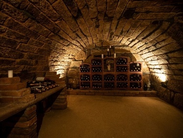 Chalupa a vinn sklep - Broumovsk stny