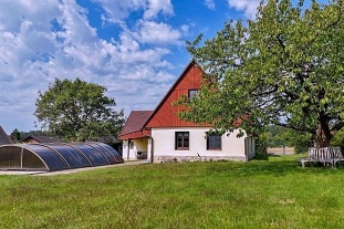 Chalupa s baz�nem - Dv�r Kr�lov� nad Labem