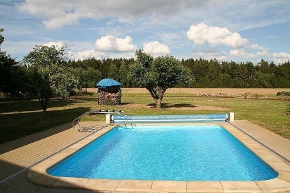 Chalupa s baz�nem - Dv�r Kr�lov� nad Labem