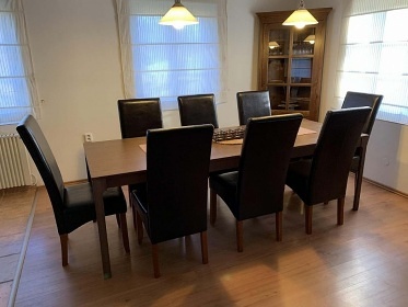 Chalupa s baz�nem - Dv�r Kr�lov� nad Labem