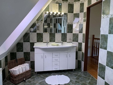 Chalupa s baz�nem - Dv�r Kr�lov� nad Labem