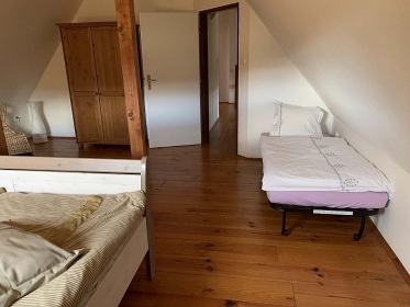 Chalupa s baz�nem - Dv�r Kr�lov� nad Labem