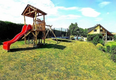Vila Glassberg - bazén a hřiště - Hněvošice