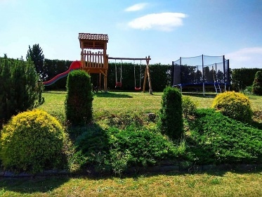 Vila Glassberg - bazén a hřiště - Hněvošice