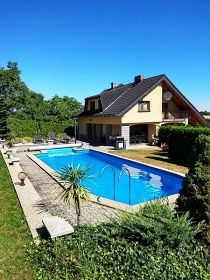 Vila Glassberg - bazén a hřiště - Hněvošice