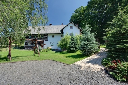 Stylov� chalupa a koupac� sud - Trosky - �esk� r�j