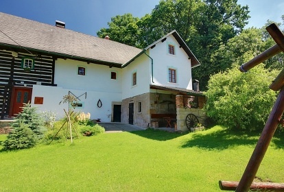 Stylov� chalupa a koupac� sud - Trosky - �esk� r�j