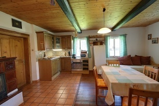 Stylov� chalupa a koupac� sud - Trosky - �esk� r�j