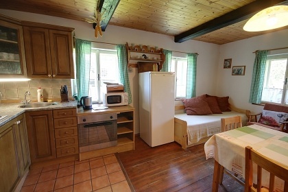 Stylov� chalupa a koupac� sud - Trosky - �esk� r�j