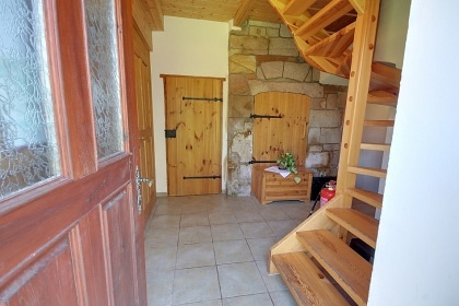 Stylov� chalupa a koupac� sud - Trosky - �esk� r�j