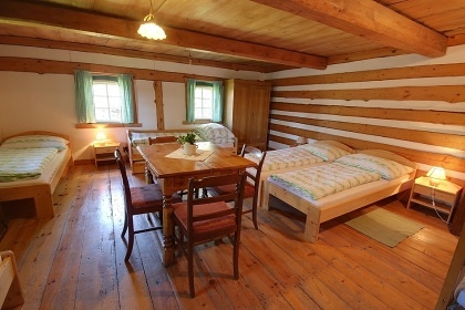 Stylov� chalupa a koupac� sud - Trosky - �esk� r�j