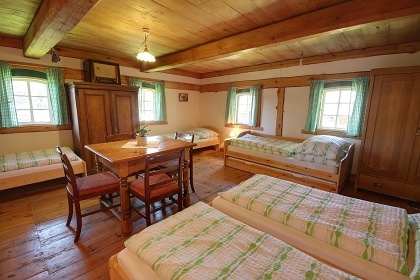 Stylov� chalupa a koupac� sud - Trosky - �esk� r�j