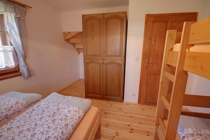 Stylov� chalupa a koupac� sud - Trosky - �esk� r�j