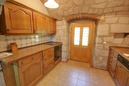 Stylov� chalupa a koupac� sud - Trosky - �esk� r�j