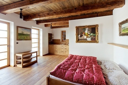 Chalupa Ch�iby - samota a lesy - hrad Buchlov