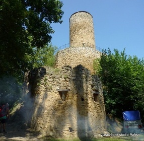 Chalupa Ch�iby - samota a lesy - hrad Buchlov