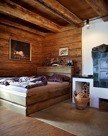 Chalupa Ch�iby - samota a lesy - hrad Buchlov