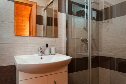 Chata u koupali�t� - Satinsk� vodop�dy - Lys� hora