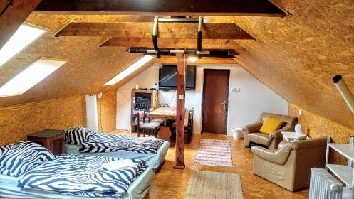 Chata a apartmány s bazénem - Křivoklátsko