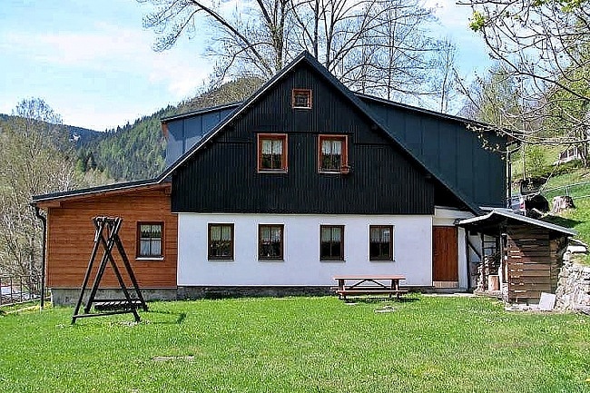 Chalupa Modřín - Pěnkavčí vrch - řeka Úpa