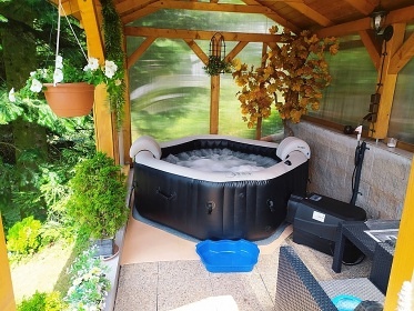 Srubov� chata s v��ivkou - Trutnovsko - Mlad� Buky