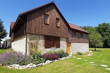 Chalupa a baz�n - Toulcovy Ma�tale - ���rsk� vrchy