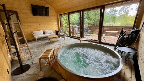 Wellness chalupa a koupac� jez�rko - Radho��