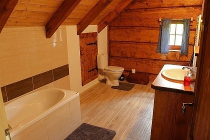 Rouben chalupa a bazn - Bystice nad Perntejnem