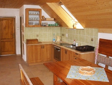 Chalupa a Vinn� sklep - Mut�nice - ji�n� Morava