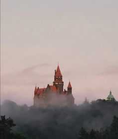 Chalupa u Bouzova - hrad Bouzov - Bezděkov