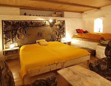 Selsk� chalupa s baz�nem - hrad Helfenburk