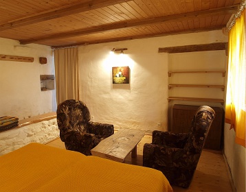 Selsk� chalupa s baz�nem - hrad Helfenburk