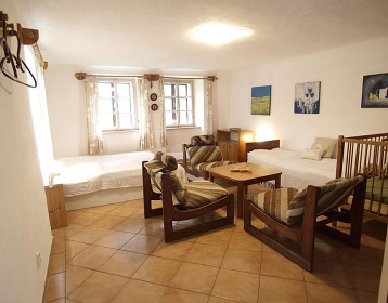 Selsk� chalupa s baz�nem - hrad Helfenburk