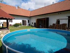 Selsk� chalupa s baz�nem - hrad Helfenburk