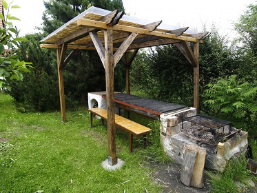 Selsk� chalupa s baz�nem - hrad Helfenburk