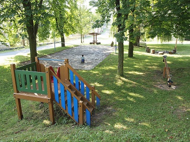 Selsk� chalupa s baz�nem - hrad Helfenburk