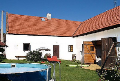 Selsk� chalupa s baz�nem - hrad Helfenburk