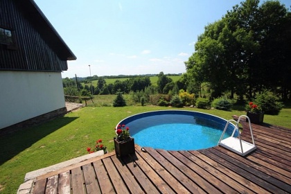 Rouben� chalupa s baz�nem - CHKO Orlick� hory