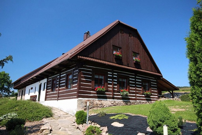 Rouben� chalupa s baz�nem - CHKO Orlick� hory