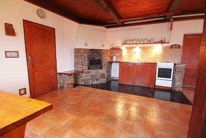 Rouben� chalupa s baz�nem - CHKO Orlick� hory