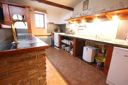 Rouben� chalupa s baz�nem - CHKO Orlick� hory