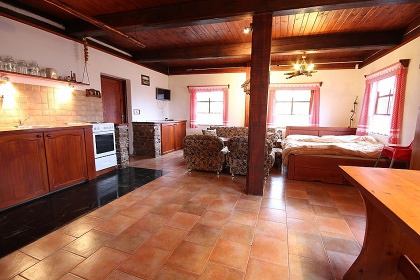 Rouben� chalupa s baz�nem - CHKO Orlick� hory