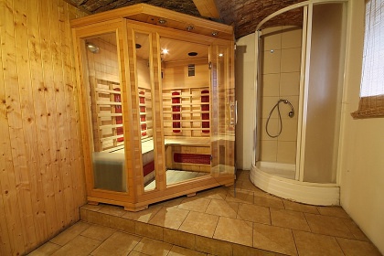 Rouben� chalupa s baz�nem - CHKO Orlick� hory