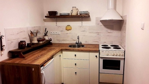 Chalupa s baznem u pehrady Vr - Svratka