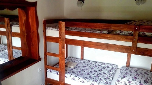 Chalupa s baznem u pehrady Vr - Svratka