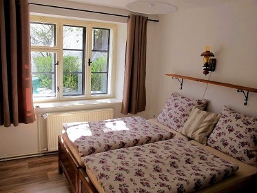 Chalupa s baznem u pehrady Vr - Svratka