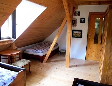 Chalupa s baznem u pehrady Vr - Svratka