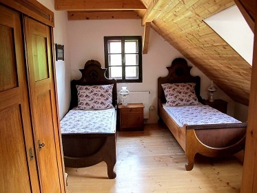 Chalupa s baznem u pehrady Vr - Svratka